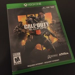 Xbox one call of duty black ops 4 (Lightly used)